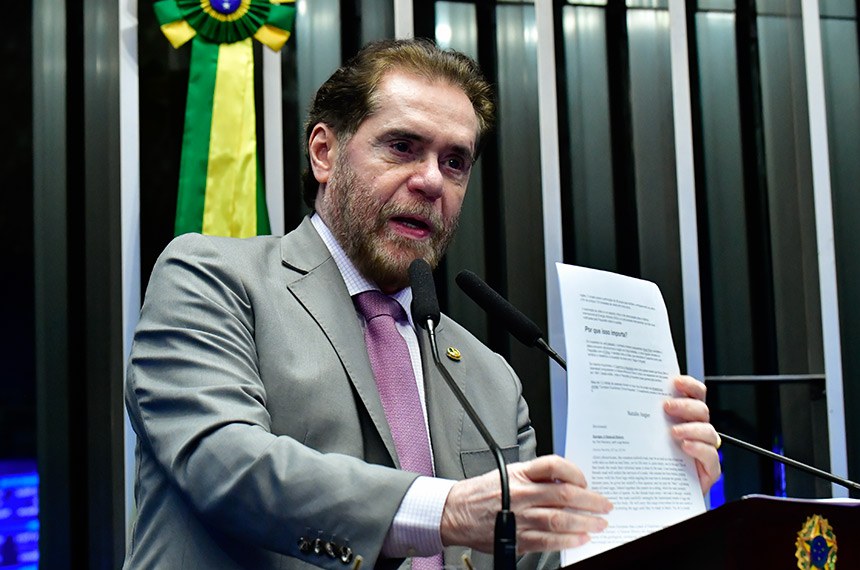 Em discurso, à tribuna, senador Plínio Valério (PSDB-AM).